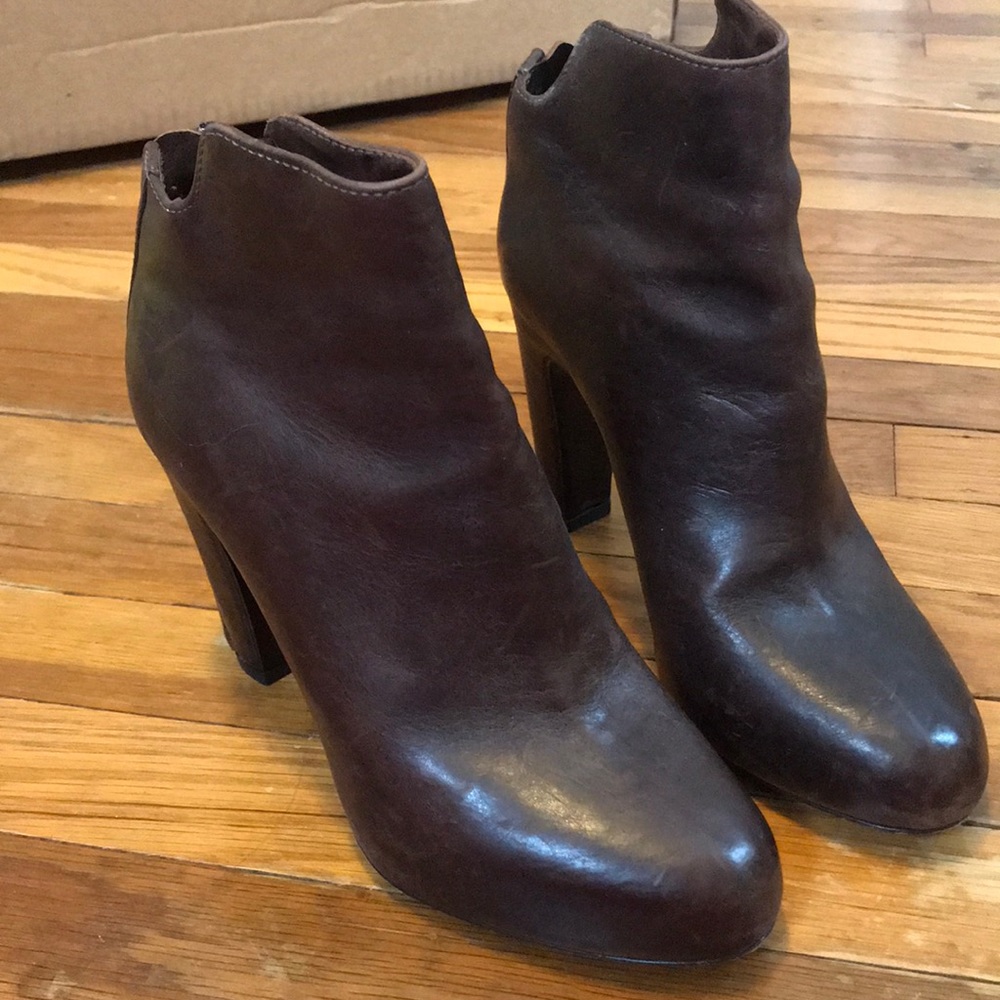 {vince.} Booties